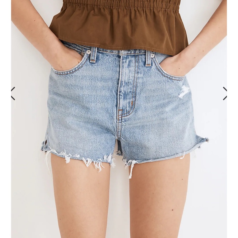NWT madewell Relaxed denim shorts in Madera wash size 24